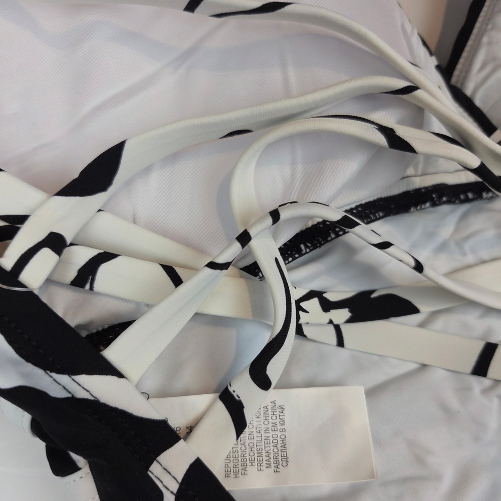 La Blanca One Piece Women 12 Black Floral Tummy Control Crisscross Strap 856 NWT - Picture 10 of 14